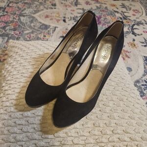 MICHAEL Michael Kors Black Suede Rounded Toe Pumps